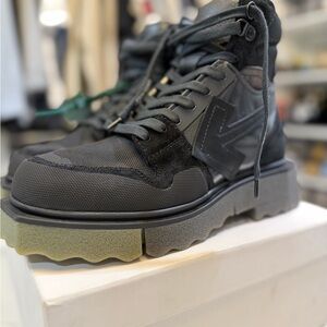 Off-White Black and Gray Hiking Sponge Boots - New